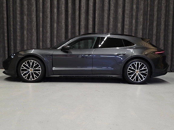 Porsche Taycan Cross Turismo 4 of 30