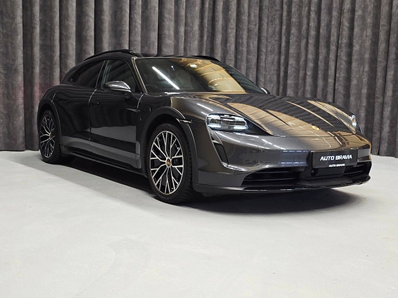 Porsche Taycan Cross Turismo 9 of 30