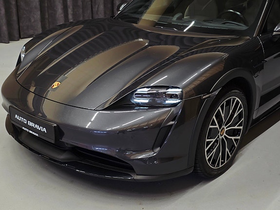 Porsche Taycan Cross Turismo 10 of 30