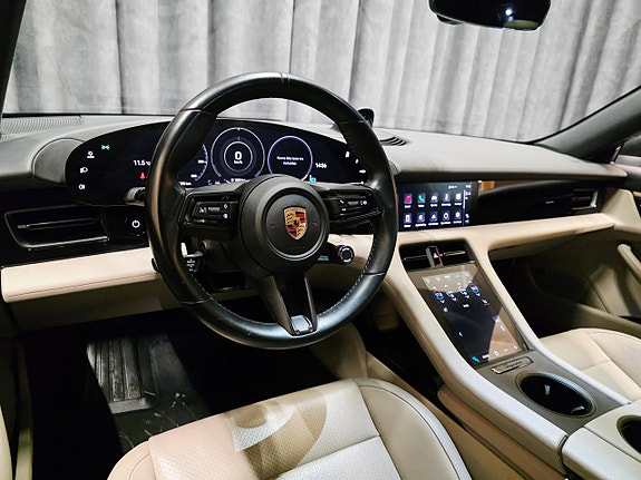Porsche Taycan Cross Turismo 19 of 30
