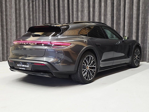 Porsche Taycan Cross Turismo 7 of 30