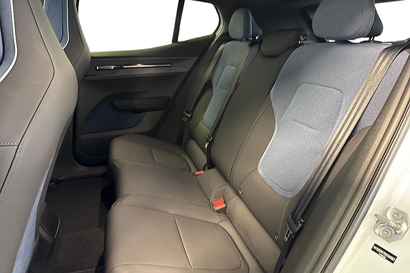 Volvo EX30 16 of 23