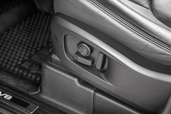 Land Rover Defender 110 19 of 30