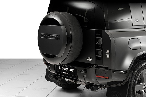 Land Rover Defender 110 14 of 30