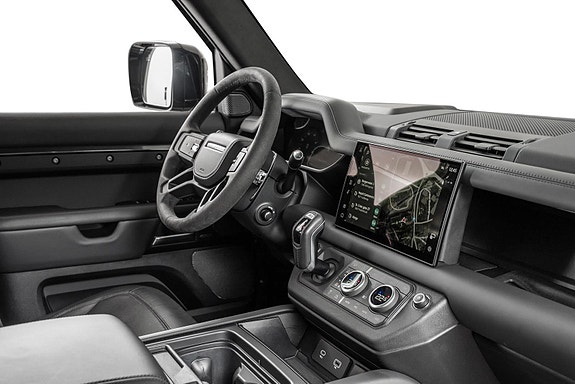Land Rover Defender 110 8 of 30