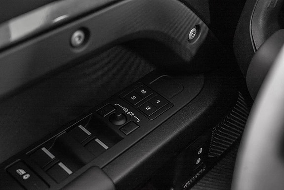 Land Rover Defender 110 20 of 30