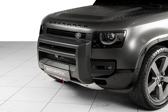 Land Rover Defender 110 12 of 30