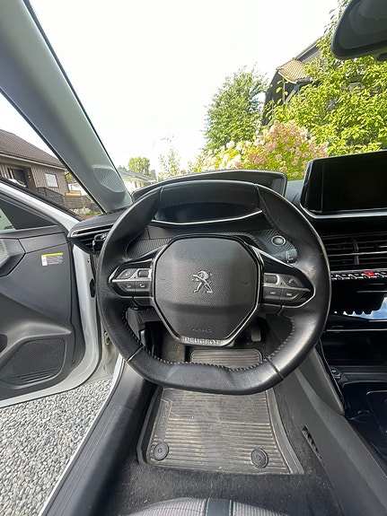 Peugeot 208 18 of 20