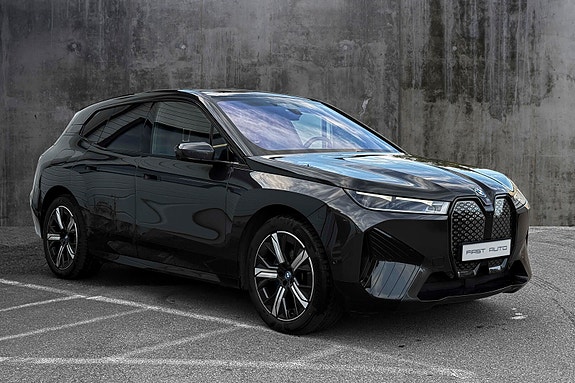 BMW iX 2 of 21