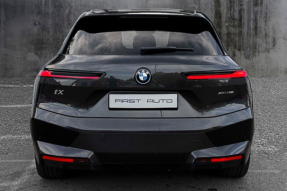 BMW iX 8 of 21