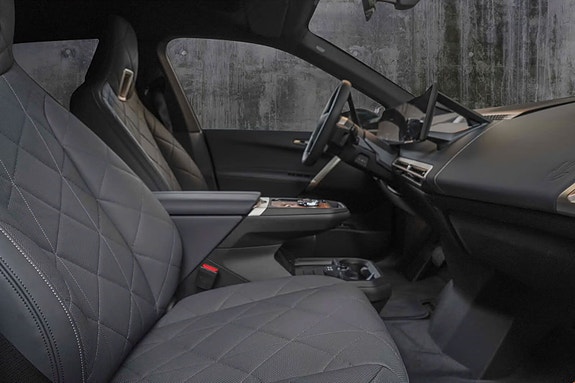 BMW iX 19 of 21