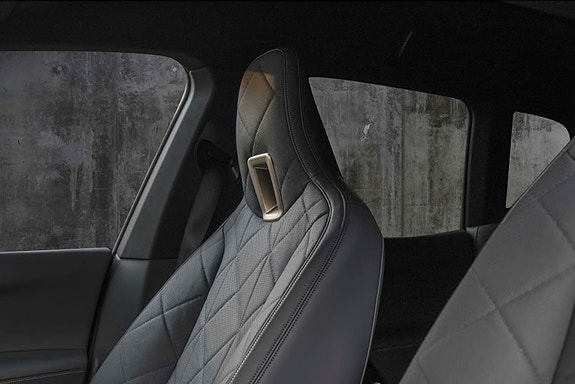 BMW iX 13 of 21