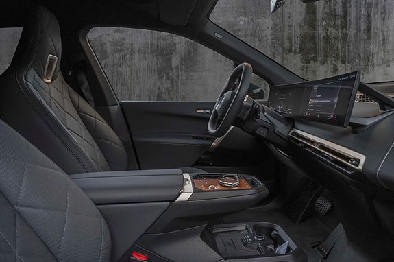 BMW iX 20 of 21