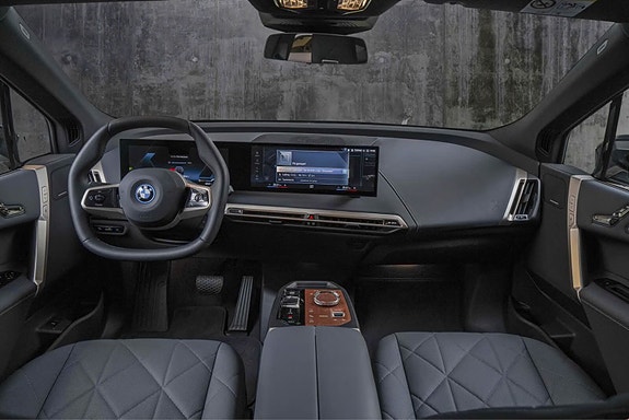 BMW iX 15 of 21