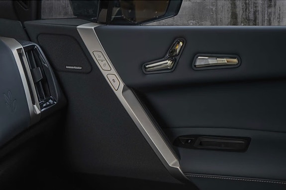 BMW iX 17 of 21