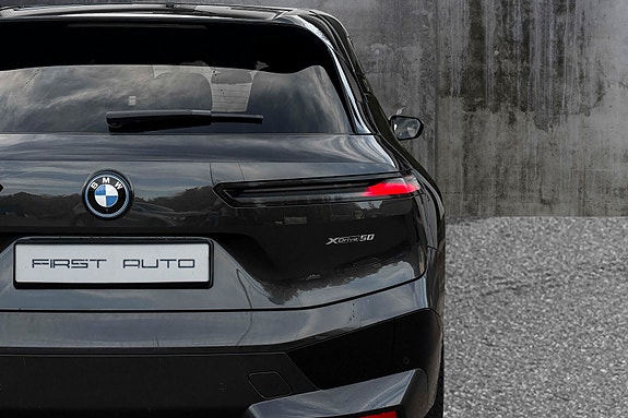 BMW iX 9 of 21
