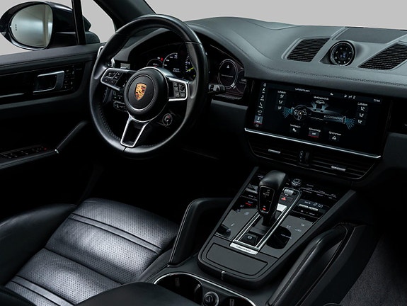Porsche Cayenne 12 of 30