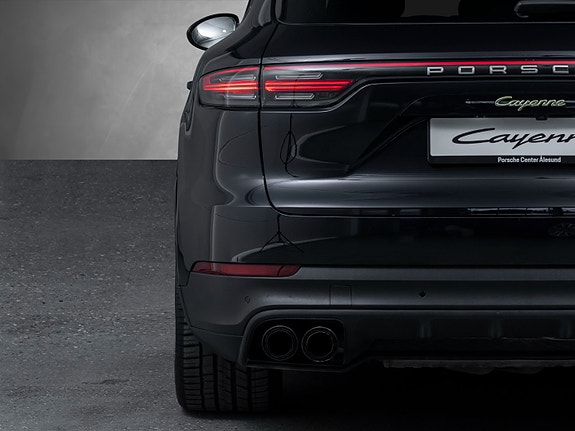 Porsche Cayenne 9 of 30