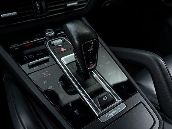 Porsche Cayenne 29 of 30