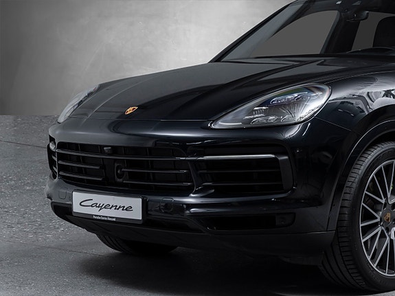 Porsche Cayenne 2 of 30