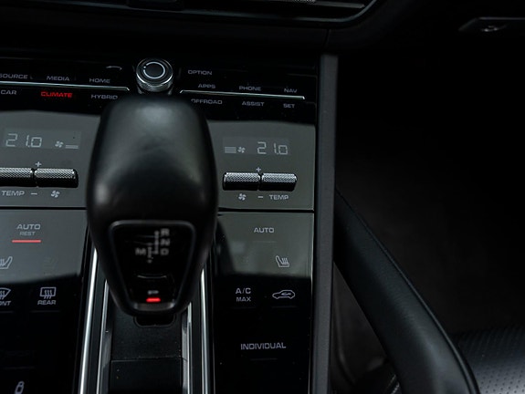 Porsche Cayenne 28 of 30