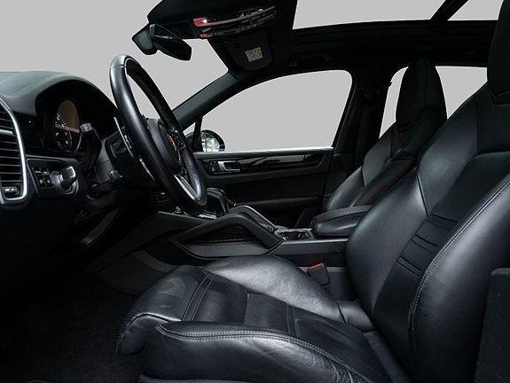 Porsche Cayenne 10 of 30