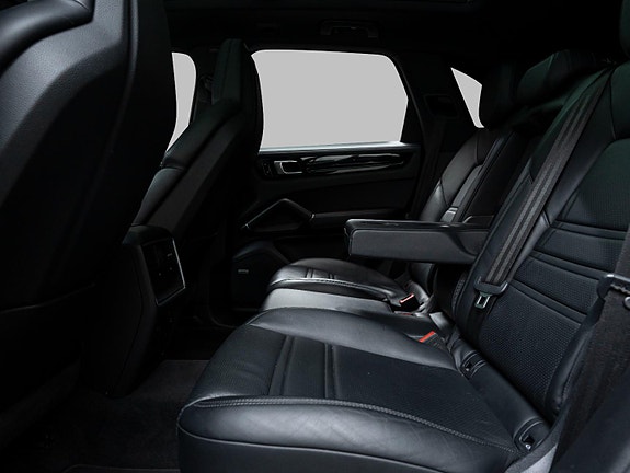 Porsche Cayenne 15 of 30