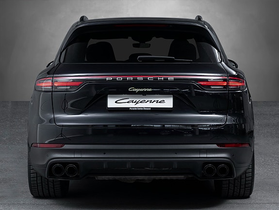 Porsche Cayenne 8 of 30