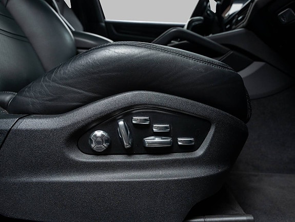 Porsche Cayenne 20 of 30