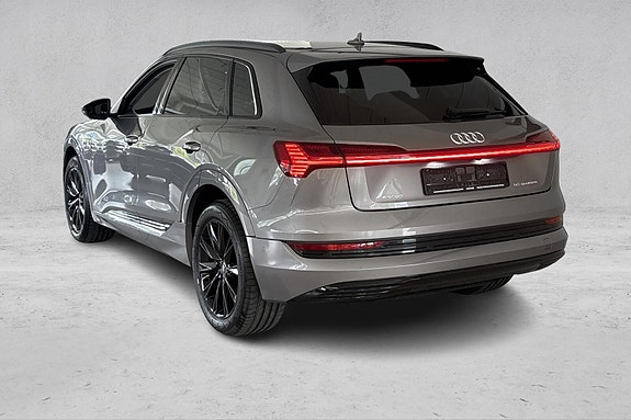 Audi e-tron 3 of 26