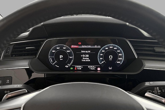 Audi e-tron 13 of 26