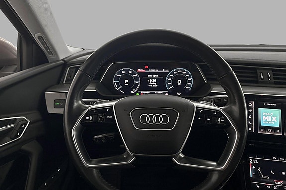 Audi e-tron 10 of 26