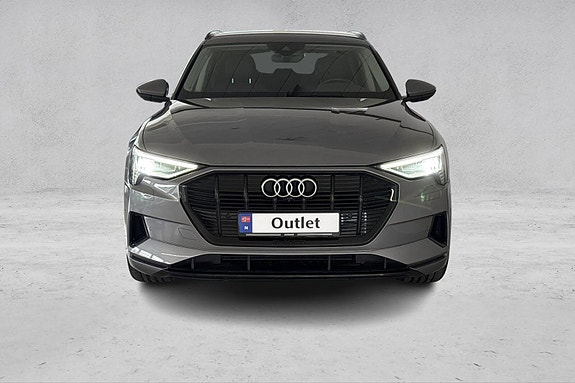 Audi e-tron 8 of 26
