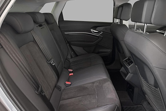 Audi e-tron 23 of 26