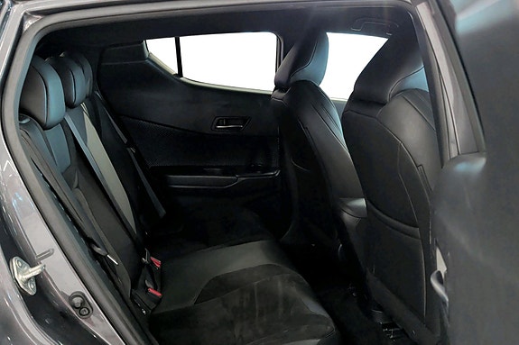 Toyota C-HR 18 of 21