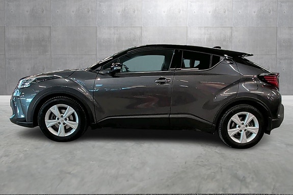 Toyota C-HR 2 of 21