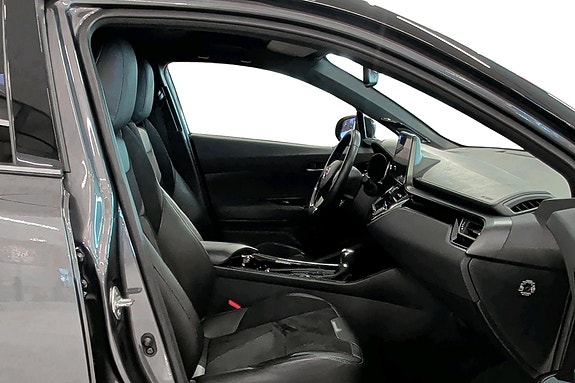 Toyota C-HR 16 of 21
