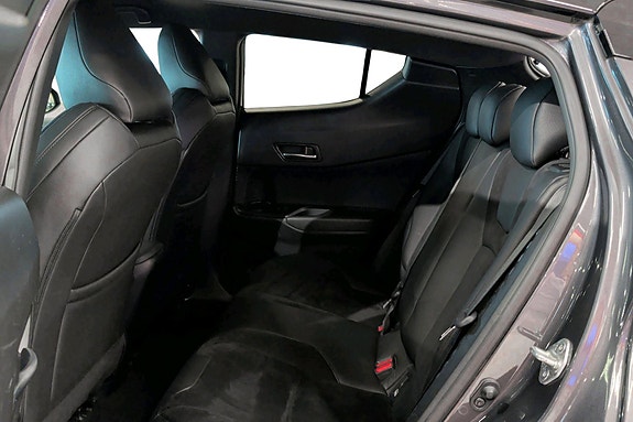Toyota C-HR 17 of 21