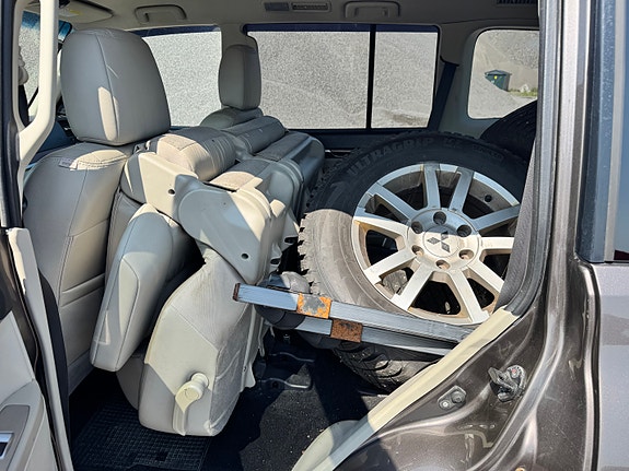 Mitsubishi Pajero 14 of 30