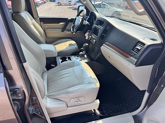 Mitsubishi Pajero 20 of 30