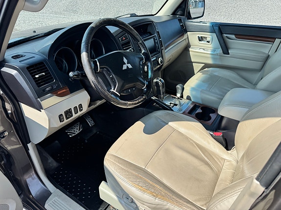Mitsubishi Pajero 22 of 30