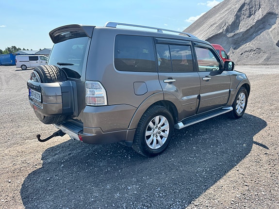Mitsubishi Pajero 8 of 30