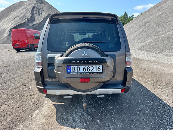 Mitsubishi Pajero 10 of 30