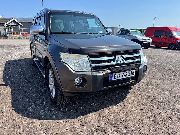 Mitsubishi Pajero 4 of 30