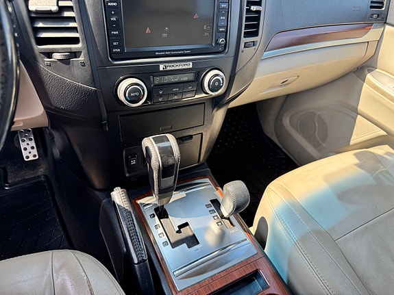 Mitsubishi Pajero 27 of 30