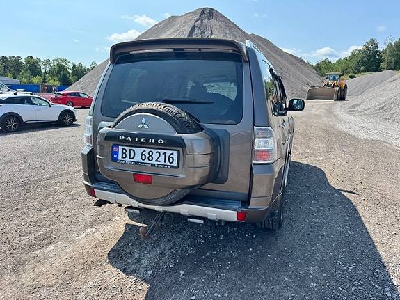 Mitsubishi Pajero 9 of 30