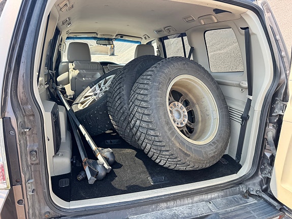 Mitsubishi Pajero 16 of 30