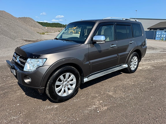 Mitsubishi Pajero 13 of 30