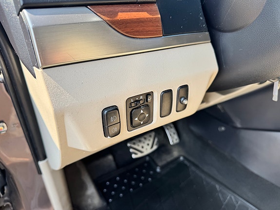 Mitsubishi Pajero 24 of 30