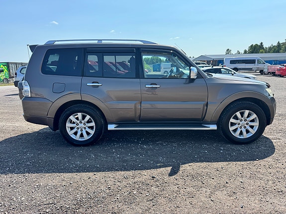 Mitsubishi Pajero 7 of 30